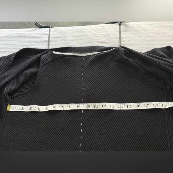 Lululemon Resolution Wrap - Picture 11 of 16